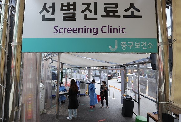 질병관리청 중앙방역대책본부에 따르면 7일 0시 기준 코로나19 확진자는 2만2298명을 기록했다. ⓒ 연합뉴스