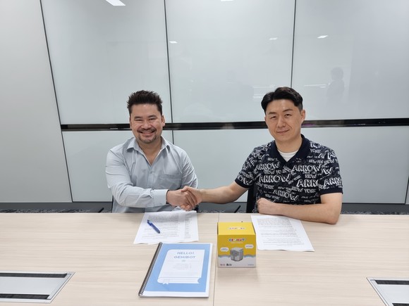 왼쪽부터 태국 마이너 인터내셔널 Mr. Poonperm Chayangkasen 이사와 이은승 다비다 대표. ⓒ 다비다