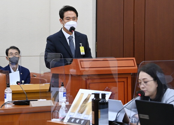 7일 국회에서 열린 보건복지위원회의 식품의약품안전처 등에 대한 국정감사에 참고인으로 출석한 배형진 모다모다 대표. © 연합뉴스
