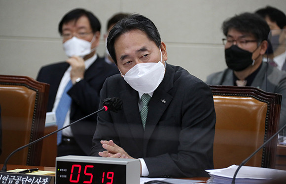 11일 국회 보건복지위원회 국정감사에서 김태현 국민연금공단 이사장은 연금개혁 방향성에 대한 견해를 밝혔다. ⓒ 연합뉴스