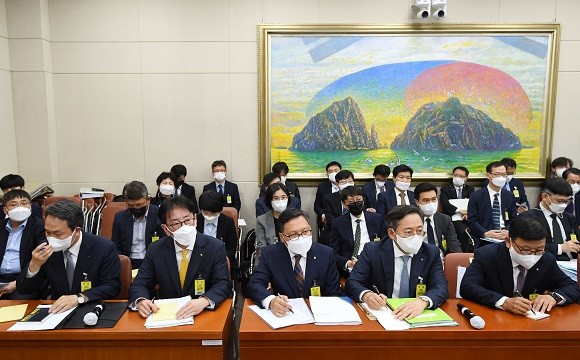국회 정무위원회에서 11일에 열린 금융감독원 국정감사에 은행장들이 출석했다. ⓒ 연합뉴스