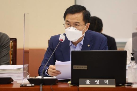 국회 정무위원회 소속 윤영덕 더불어민주당 의원. ⓒ 윤영덕 의원실
