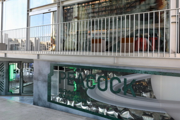 피코크는 현대카드 문화 융복합 이벤트 '다빈치모텔'에 참여해 피코크 팝업스토어를 연다. © 이마트