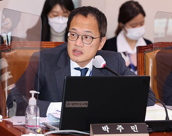 박주민 더불어민주당 의원은 21일 "감사원법 개정안인 감사원장 독주 방지법을 발의했다"고 전했다. ⓒ 연합뉴스