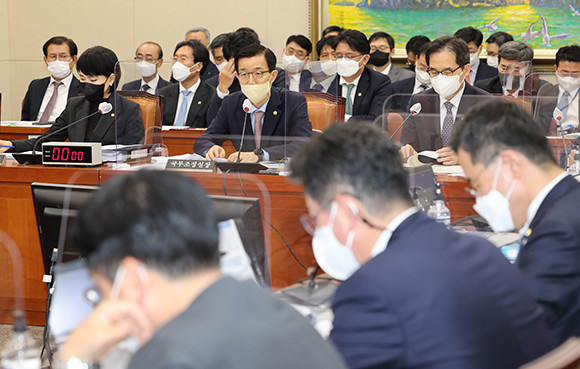 국회 정무위원회는 21일 비금융 분야 기관 대상 종합 국정감사를 진행했다. ⓒ 연합뉴스