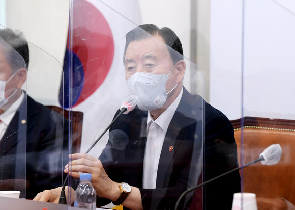 홍문표 의원(예산·홍성)이 24일 '상생의 국회, 일하는 실용주의 국회'를 만들 적임자라며 국회부의장 출마를 선언했다. ⓒ 연합뉴스