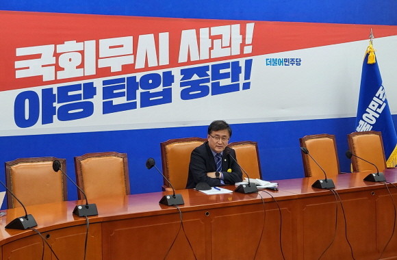 김성환 더불어민주당 정책위의장은 25일 운석열 대통령의 시정연설에 대한 견해를 밝혔다. = 박성현 기자