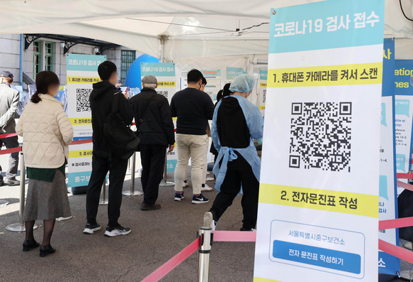 질병관리청 중앙방역대책본부에 따르면 27일 0시 기준 코로나19 확진자는 3만4932명을 기록했다. ⓒ 연합뉴스