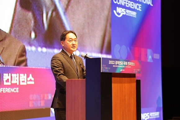 3일, 국민연금공단 김태현 이사장이 2022 공적연금 국제 컨퍼런스에서 환영사를 하고 있다. ⓒ 국민연금공단