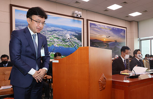 서일준 의원을 포함한 국민의힘 의원들은 나희승 코레일 사장의 사퇴를 촉구했다. ⓒ 연합뉴스