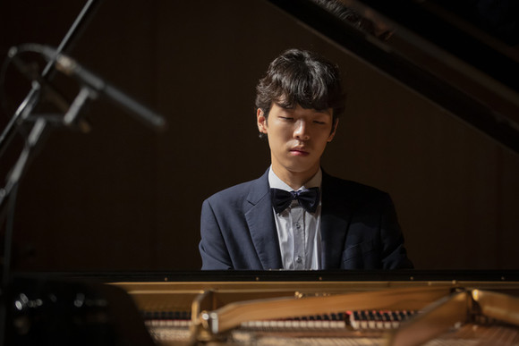 피아니스트 이혁 씨가 프랑스 파리에서 열린 2022 롱티보 국제 콩쿠르 피아노 부문 결선에서 우승을 차지했다. ⓒ 금호문화재단