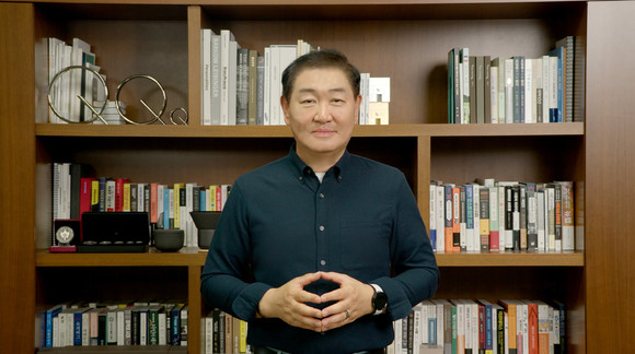 한종희 삼성전자 대표이사 부회장이 행사 첫날 영상을 통해 개회사를 하고 있다. ⓒ 삼성전자
