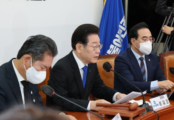 이재명 더불어민주당 대표는 16일 최고위원회의에서 TBS 지원 조례 폐지안 처리 등에 대해 정부를 비판했다. ⓒ 연합뉴스