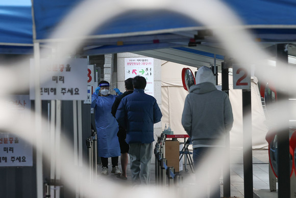 코로나19 신규 확진자 수가 4만9418명으로 집계됐다. ⓒ 연합뉴스