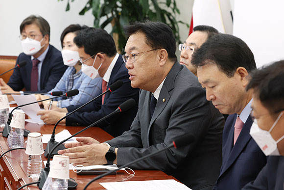 윤석열 대통령의 비속어 논란 당시부터 진행된 MBC·대통령실과의 갈등에 대해 국민의힘은 21일 최고위원회의에서도 MBC를 향한 비난을 했다. ⓒ 연합뉴스