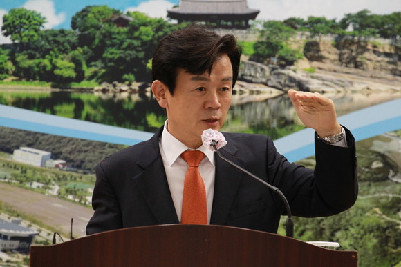 조규일 진주시장이 2023년도 본예산 1조9709억원 편성을 설명하고 있다. ⓒ 프라임경제