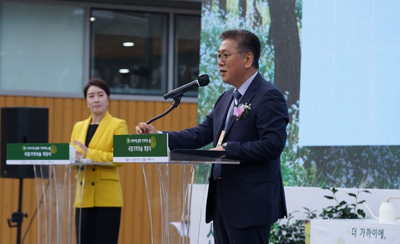 기억의숲 개장식 기념사하는 이용석 산림복지국장. ⓒ 산림청