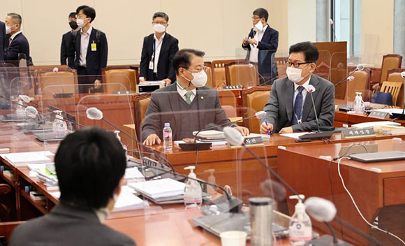 국회 기획재정위원회 조세소위원회는 28일 파행됐다. ⓒ 연합뉴스