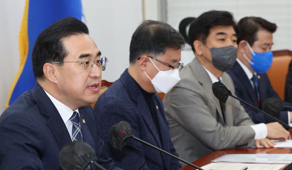 박홍근 더불어민주당 원내대표가 오늘 오전 서울 여의도 국회에서 열린 원내대책회의에서 발언하고 있다. ⓒ 연합뉴스