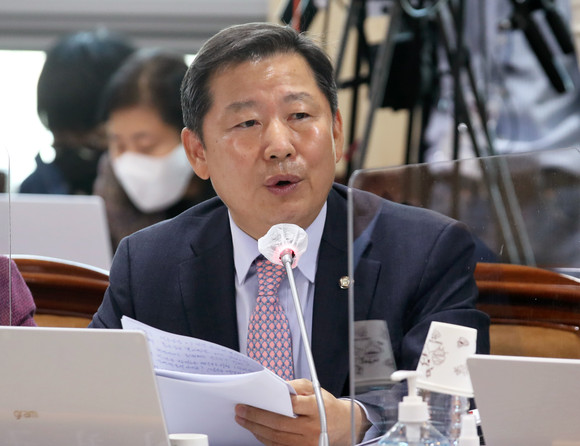 여권에 따르면 친윤계 공부모임 가칭 민들레(민심 들어볼래)는 이철규 의원을 중심으로 이름을 바꿔 다음 주 중 출범한다. ⓒ 연합뉴스
