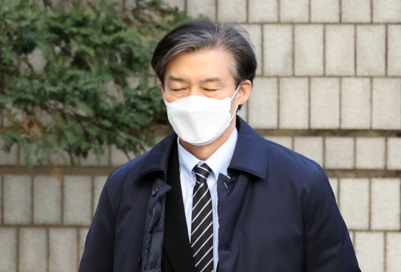 조국 전 법무부장관에게 검찰은 징역 5년 등을 구형했다. ⓒ 연합뉴스