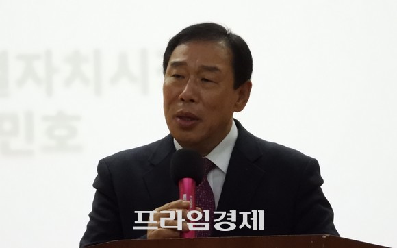 최민호 세종시장이 지난 2일 (사)한자녀 더갖기운동연합 세종특별자치시 세종시지부 출범식에 참석해 축사을 하고 있다. ⓒ 프라임경제