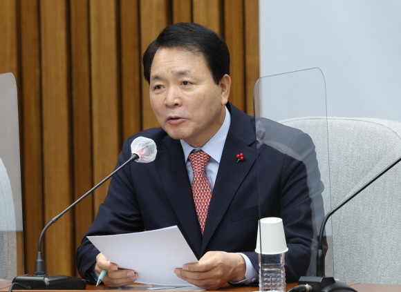 성일종 국민의힘 정책위의장은 오는 31일 일몰될 예정인 추가연장근로제에 대해 연장을 강조했다. ⓒ 연합뉴스
