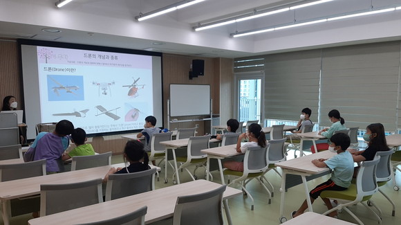 진주시립도서관이 겨울독서교실·겨울방학 문화교실 드론 참가자를 모집하고 있다. ⓒ 프라임경제