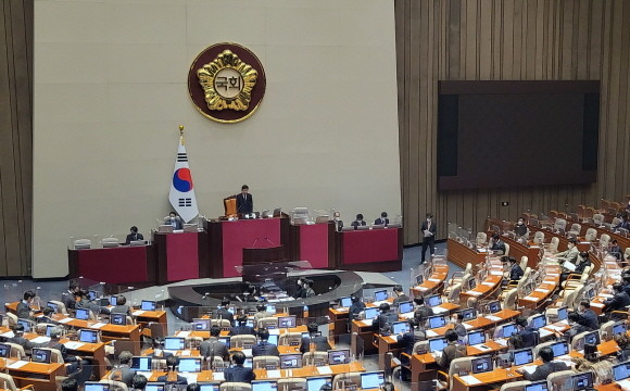 8일 중소기업 스마트제조혁신 촉진법이 통과된 것에 송갑석·노용호 의원은 환영의 뜻을 밝혔다. = 박성현 기자
