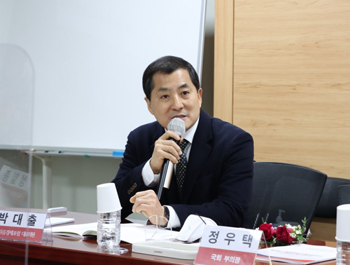 박대출 의원이 우크라이나 전쟁으로 본 사이버 안보와 경제 안보의 시사점 정책세미나를 개최하고 있다. ⓒ 박대출 의원실