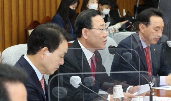 주호영 국민의힘 원내대표는 9일 민주당을 향해 내년도 예산안 관련 협조를 부탁했다. ⓒ 연합뉴스