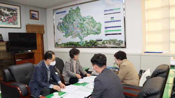 2023하동세계차엑스포 조직위가 진주시의회를 방문하고 홍보활동을 펼치고 있다. ⓒ 엑스포조직위