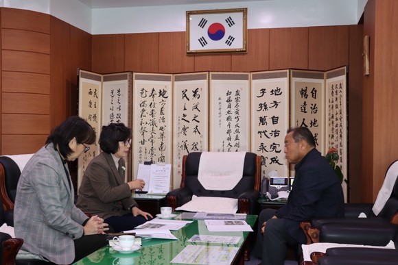 2023하동세계차엑스포 조직위가 합천군의회에서 홍보활동을 펼치고 있다. ⓒ 엑스포조직위