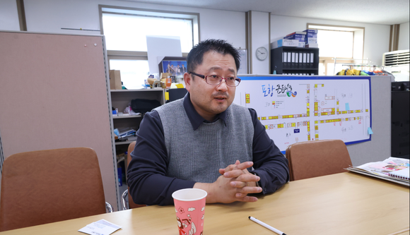 김인석 문화관광형시장 육성사업단장이 사업에 대해 설명하고 있다. = 김진호 기자