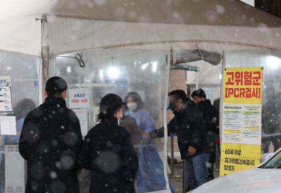 질병관리청 중앙방역대책본부(이하 중대본)에 따르면 14일 0시 기준 코로나19 신규 확진자는8만4571명이 발생했다. ⓒ 연합뉴스