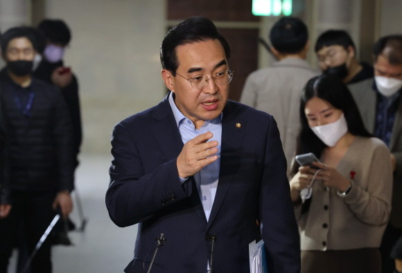박홍근 더불어민주당 원내대표는 14일 기자간담회를 진행하면서 단독 수정안 처리를 시사했다. ⓒ 연합뉴스