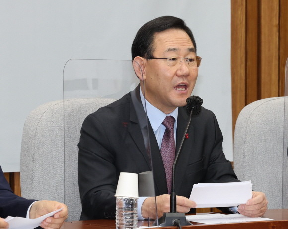 주호영 국민의힘 원내대표는 민주당이 단독 수정안 처리를 언급한 것에 관해 비판적인 견해를 밝혔다. ⓒ 연합뉴스