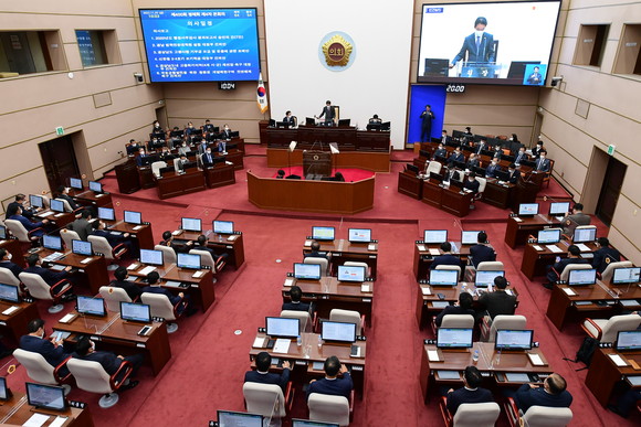 경남도의회가 제400회 정례회를 끝으로 의사일정을 마무리하고 있다. ⓒ 경남도의회