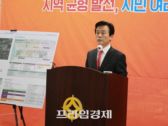 조규일 진주시장이 상대지구 도시재생사업을 설명하고 있다. ⓒ 프라임경제
