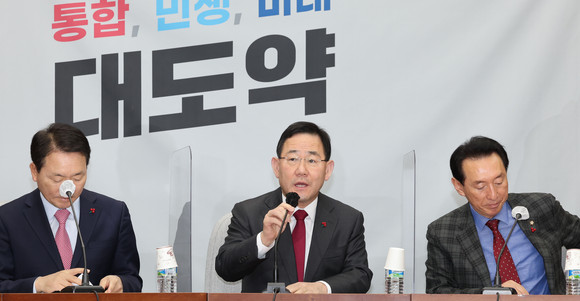 주호영 국민의힘 원내대표가 오전 국회에서 열린 원내대책회의에서 발언하고 있다. ⓒ 연합뉴스