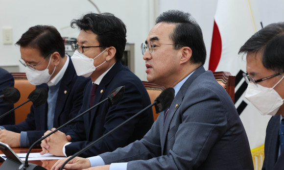 박홍근 더불어민주당 원내대표가 오전 국회에서 열린 원내대책회의에서 발언하고 있다. ⓒ 연합뉴스