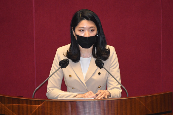 이태원참사 국정조사 특별위원회에 참여했던 신현영 더불어민주당 의원이 오늘 특위 위원직을 내놓는다고 밝혔다. ⓒ 연합뉴스