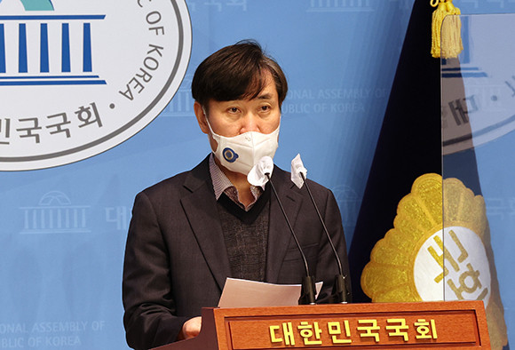 하태경 국민의힘 의원은 20일 국회 소통관에서 노동조합법 개정안을 대표발의했다고 발표했다. ⓒ 연합뉴스