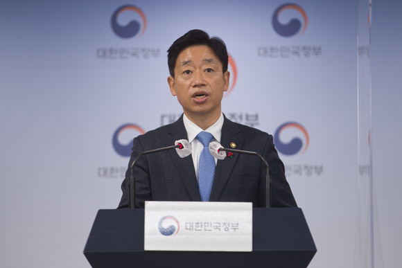 오태석 과학기술정보통신부 제1차관이 지난 20일 오전 서울 종로구 정부서울청사 본관 브리핑룸에서 '제22회 국가우주위원회' 관련 브리핑을 하고 있다. ⓒ 과학기술정보통신부