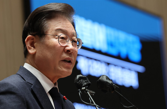 이재명 더불어민주당 대표가 오늘 민주당 최고위원회의에서 이명박 전 대통령 연말 특별 사면에 대해 비판의 목소리를 냈다. ⓒ 연합뉴스