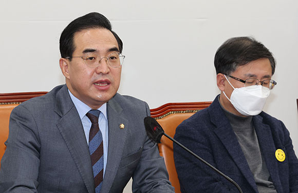 박홍근 더불어민주당 원내대표는 일몰조항이 있는 법 개정에 관해 일괄 타결을 제안했다. ⓒ 연합뉴스