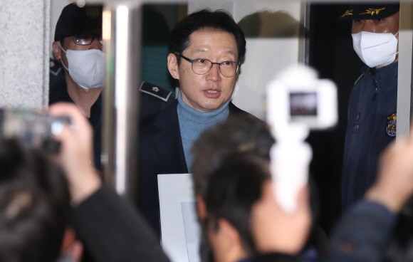 김경수 전 경남도지사는 신년 특별사면으로 28일 새벽 출소했다. ⓒ 연합뉴스
