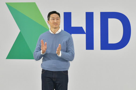 정기선 HD현대 사장이 지난 26일 경기도 판교 GRC에서 열린 HD현대 50주년 비전 선포식에서 새 기업문화의 필요성을 강조하고 있다. ⓒ HD현대
