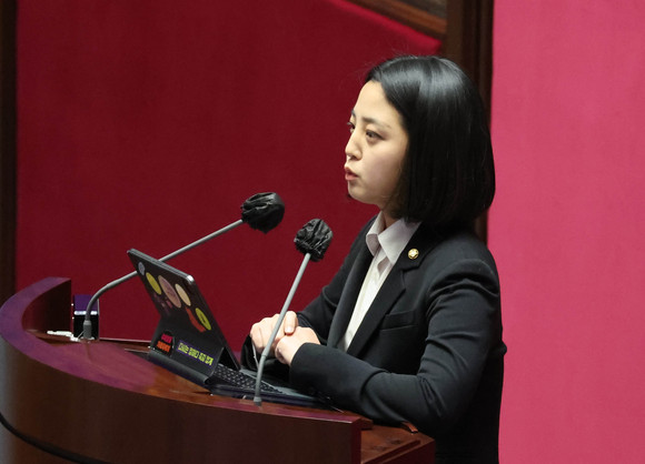 정의당이 국회 본회의에서 뇌물 및 불법 정치자금 수수 혐의를 받는 노웅래 더불어민주당 의원의 체포동의안이 표결에 부쳐지는 것에 대해 예외 없이 찬성 표결할 것이라고 밝혔다. ⓒ 연합뉴스