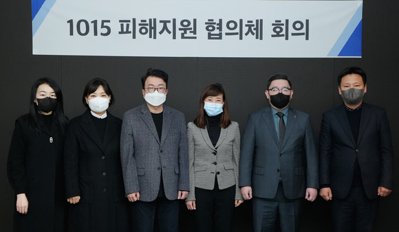 왼쪽부터 공정거래-소비자보호 전문가 최난설헌 교수(연세대 법학전문대학원), 한국소비자연맹 정지연 사무총장, 코리아스타트업포럼 최성진 대표, 카카오 송지혜 카카오톡 부문장, 소상공인연합회 김기홍 감사, 차남수 정책홍보본부장. ⓒ 카카오
